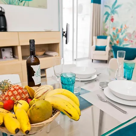 Апартаменты First Line Sea, Luxury Penthouse, Sea And Sunset View Vivenda Vacational Guayero 618 *